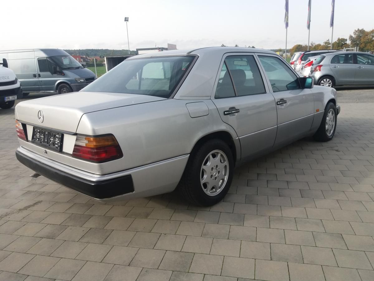 Mercedes-Benz 124, 2.0i,100kW,KLIMA,ABS - fotka 4