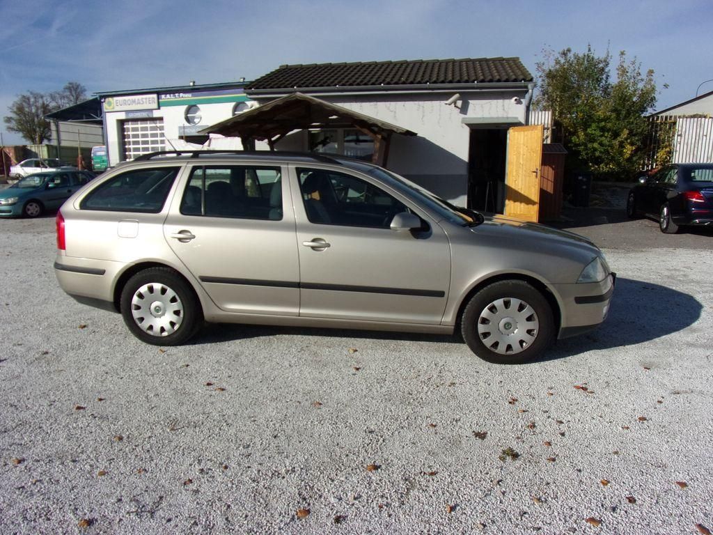 Škoda Octavia, 1.6 Ambiente Combi - fotka 3