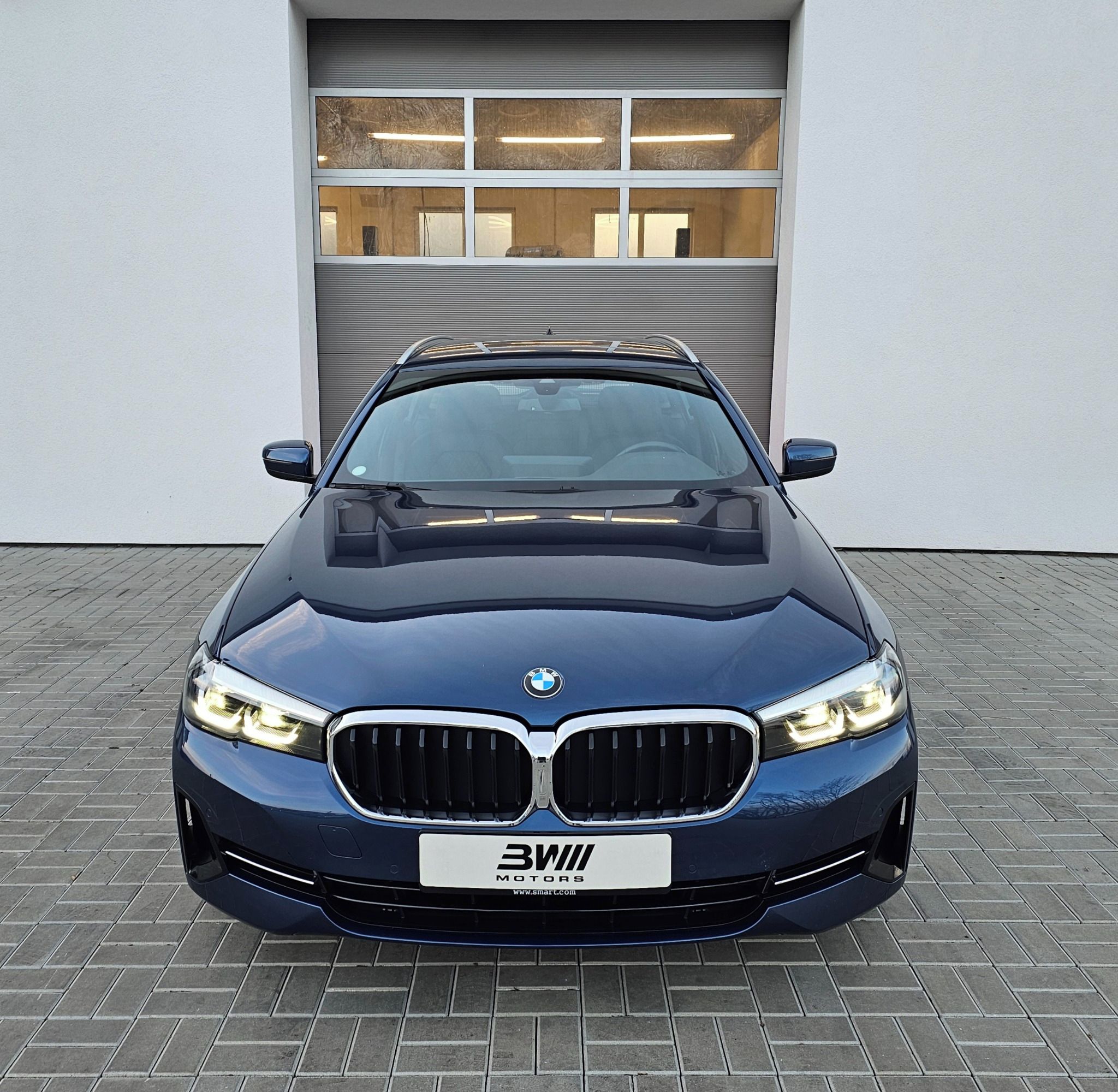 BMW Řada 5, 520d xDrive Touring - fotka 2