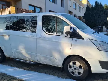 Ford Tourneo Custom, L2H1, 8 míst, kamera, tažné