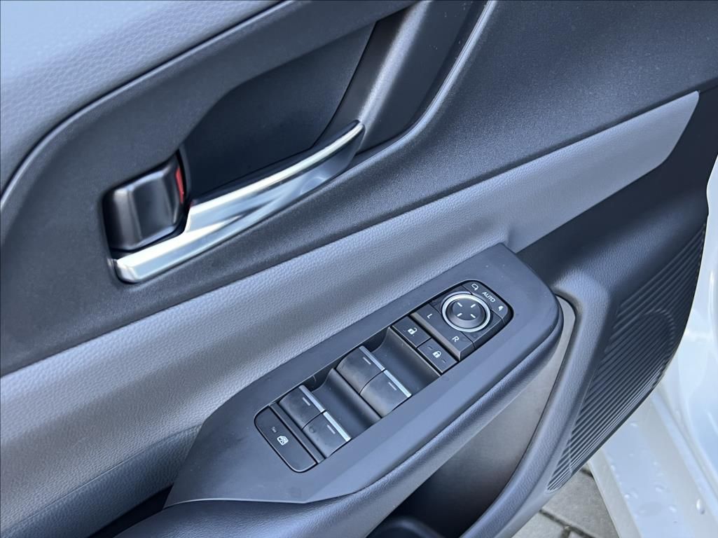 Toyota Prius, 2,0 Plug - In  Comfort - fotka 5