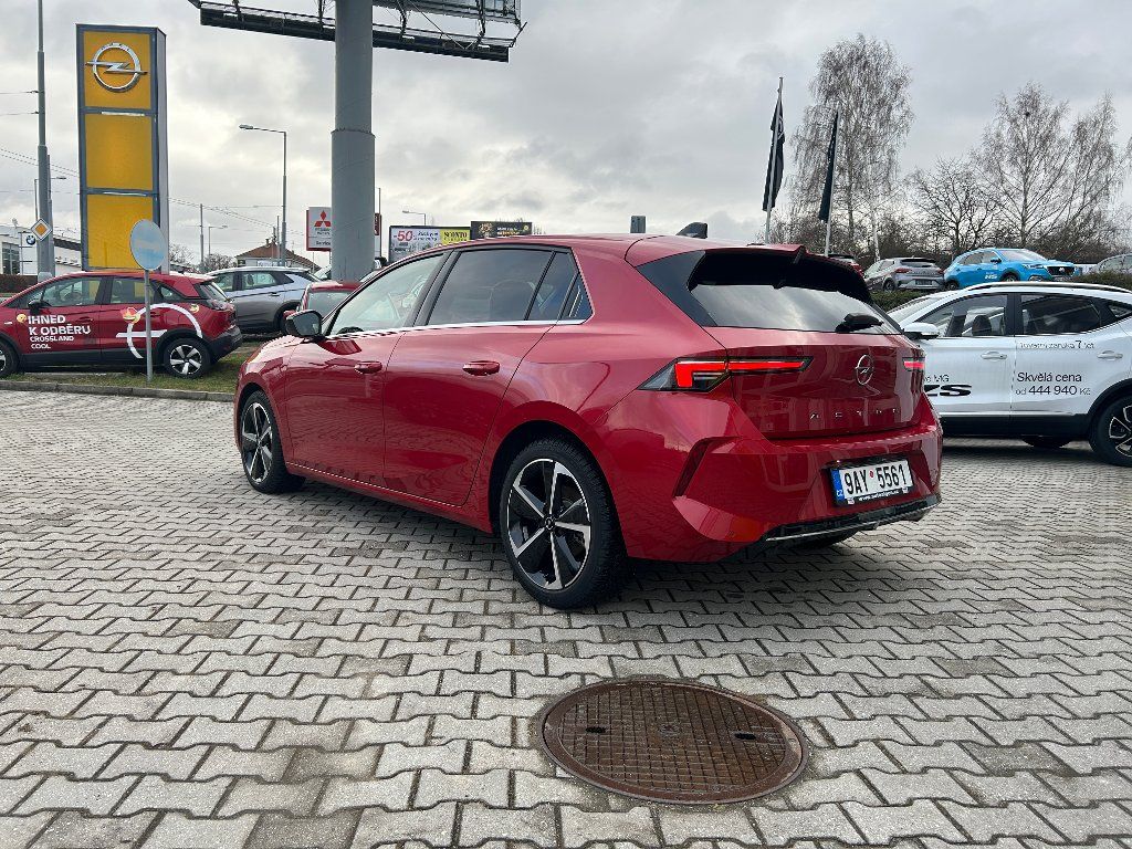 Opel Astra, Elegance 1,2 Turbo 81kW MT6 - fotka 3