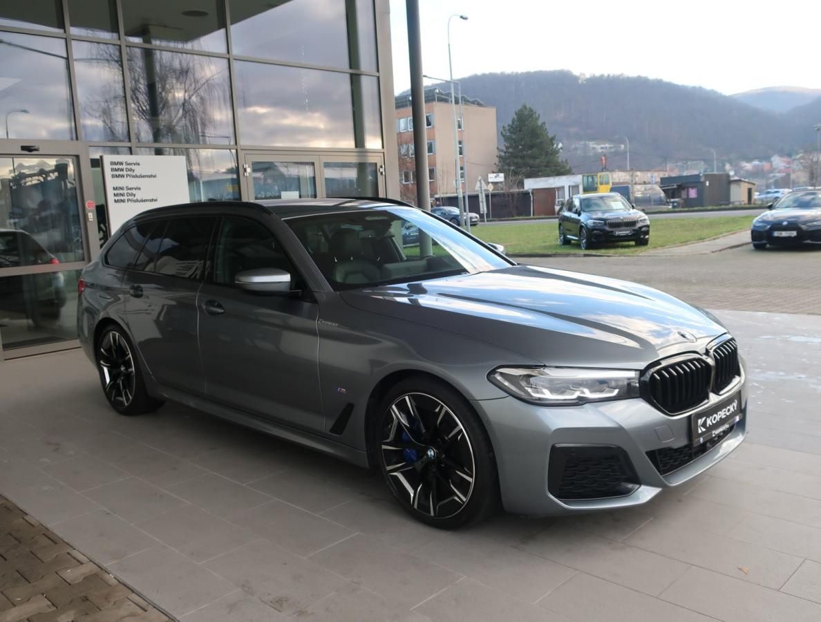 BMW Řada 5, 530d xDrive Touring M Sport - fotka 3