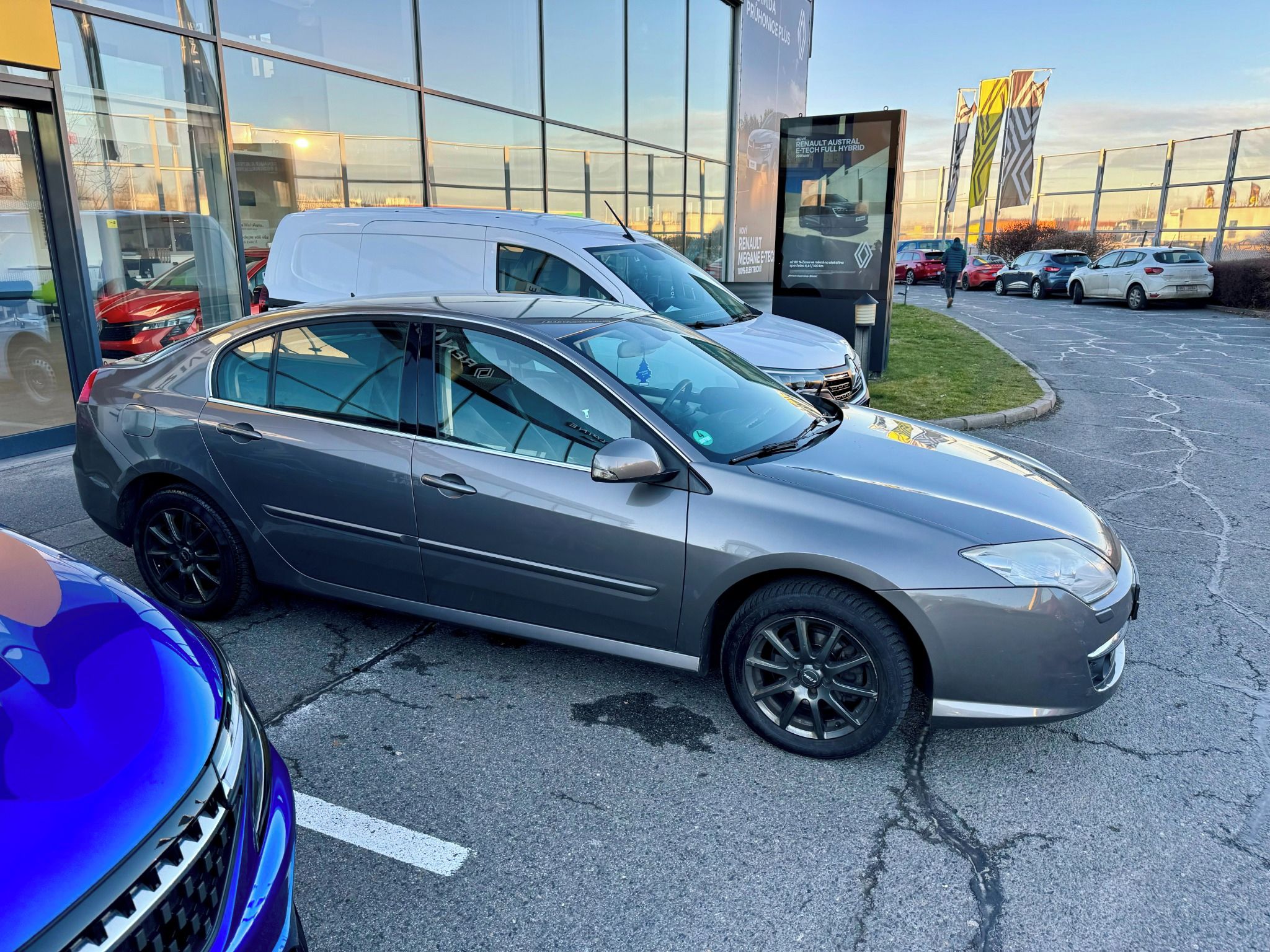 Renault Laguna, 2,0i AUTOMAT ALCANTARA XENONY - fotka 4