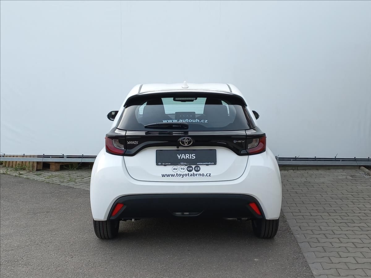 Toyota Yaris, 1,5 Hybrid e-CVT 116k  Comfort - fotka 6