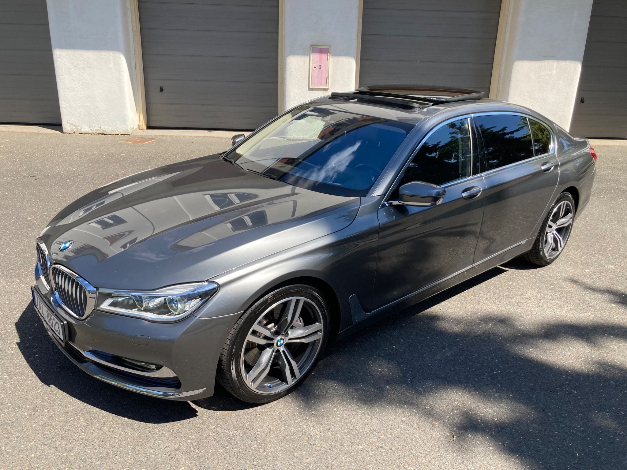 BMW Řada 7, 750Li X-Drive V8 330kW FULL - fotka 6