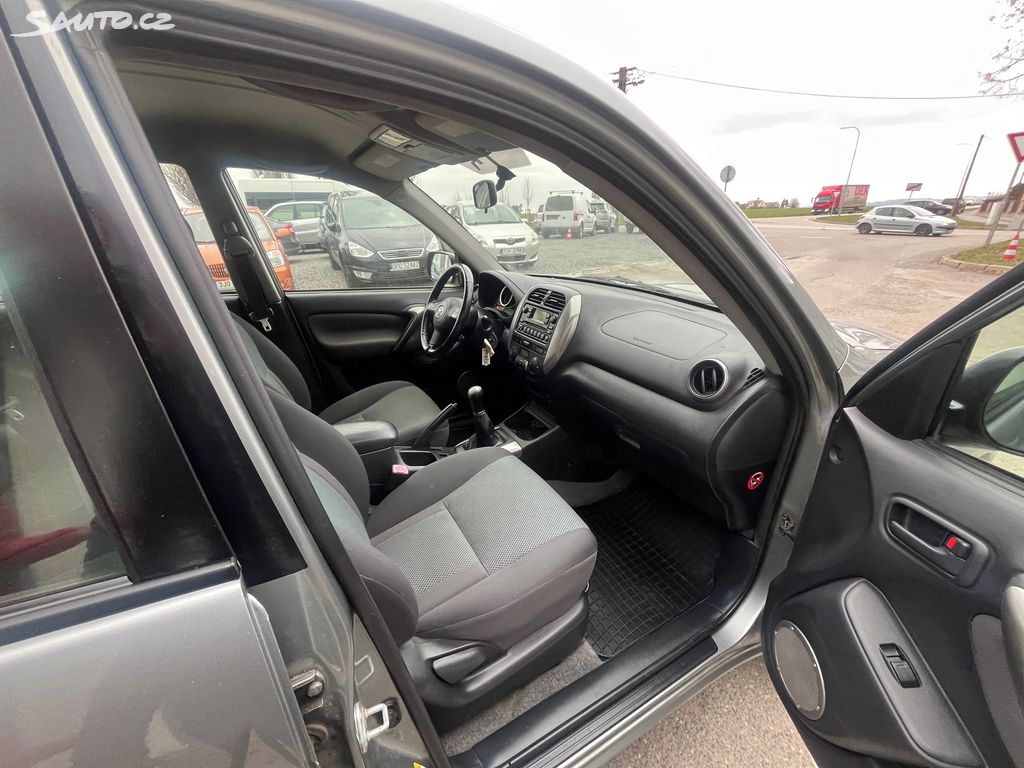 Toyota Rav4, fotka 16