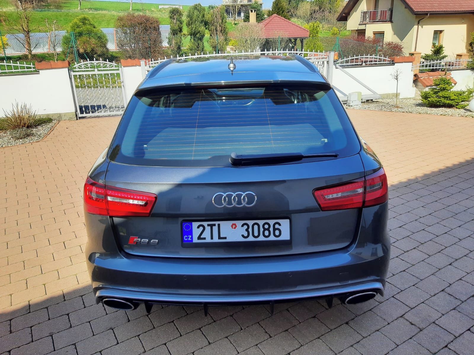 Audi RS6, CERAMIC, B&O, HUD, SOFT CLOSE - fotka 4