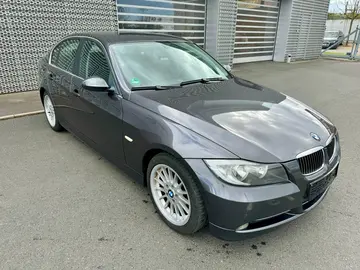 BMW Řada 3, 330i MANUÁL