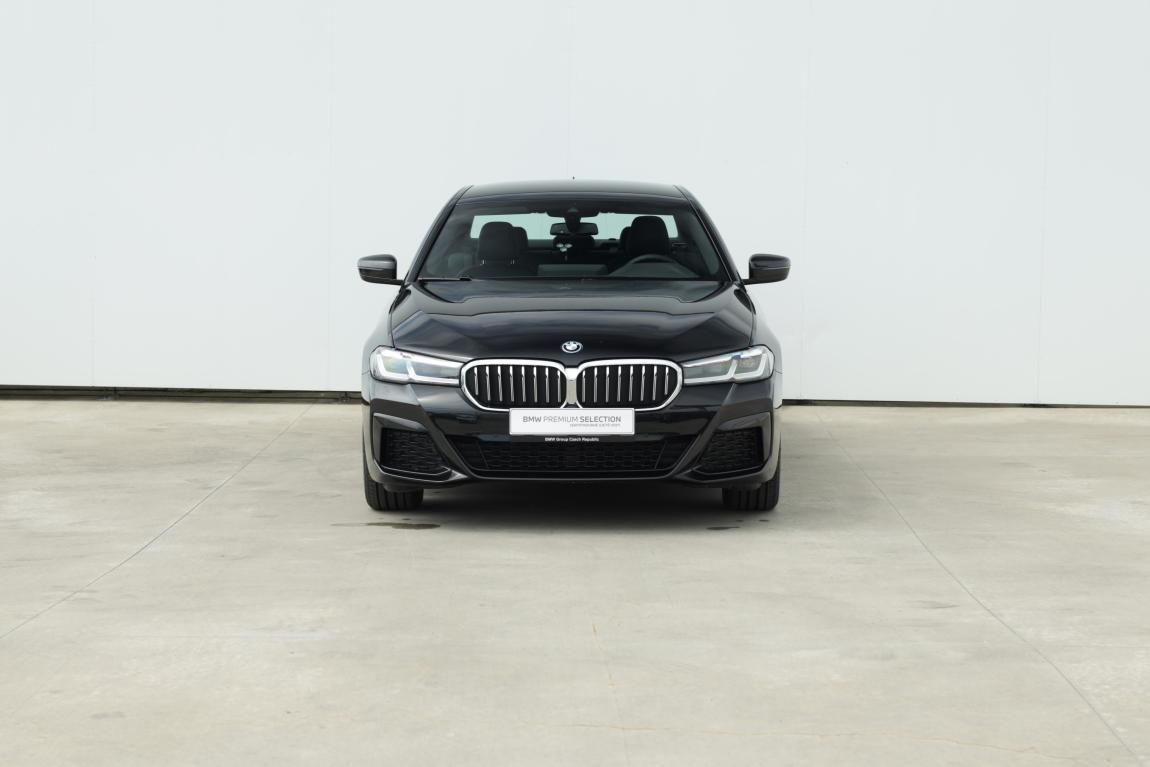 BMW Řada 5, 530e xDrive Sedan - fotka 2