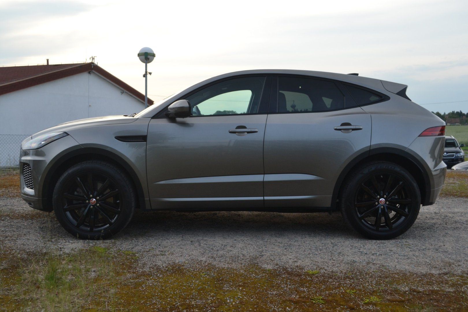 Jaguar E-Pace, P200 R-Dynamic AWD Meridian - fotka 4