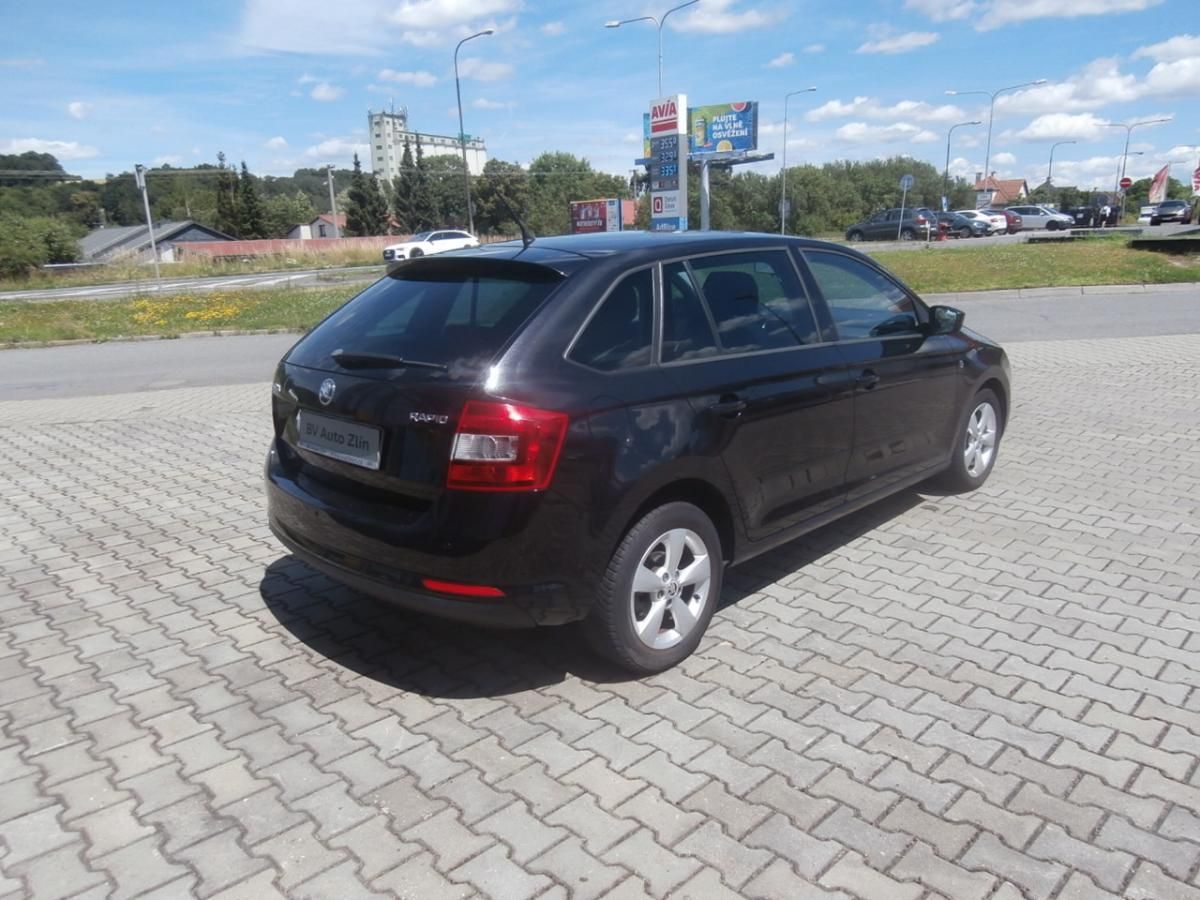 Škoda Rapid, 1.6 TDI 66kW Navi - fotka 5