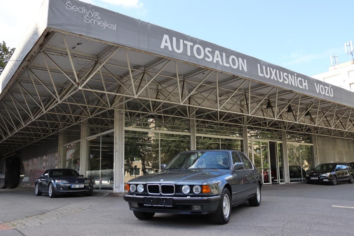 BMW Řada 7, 750i V12 E32 220kW