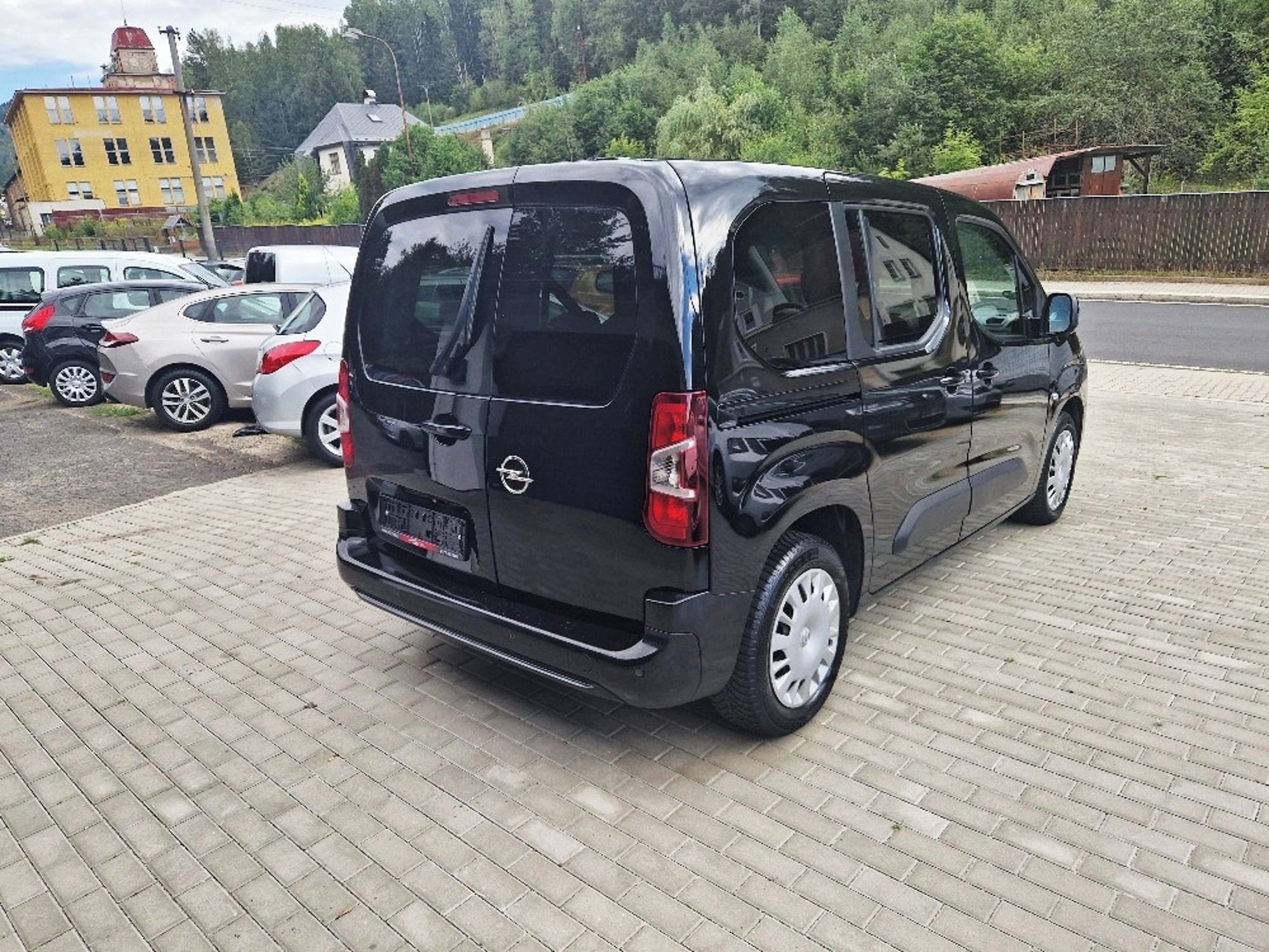 Opel Combo, 1.5 TDCi (96 kW), 5 míst, NAVI - fotka 4