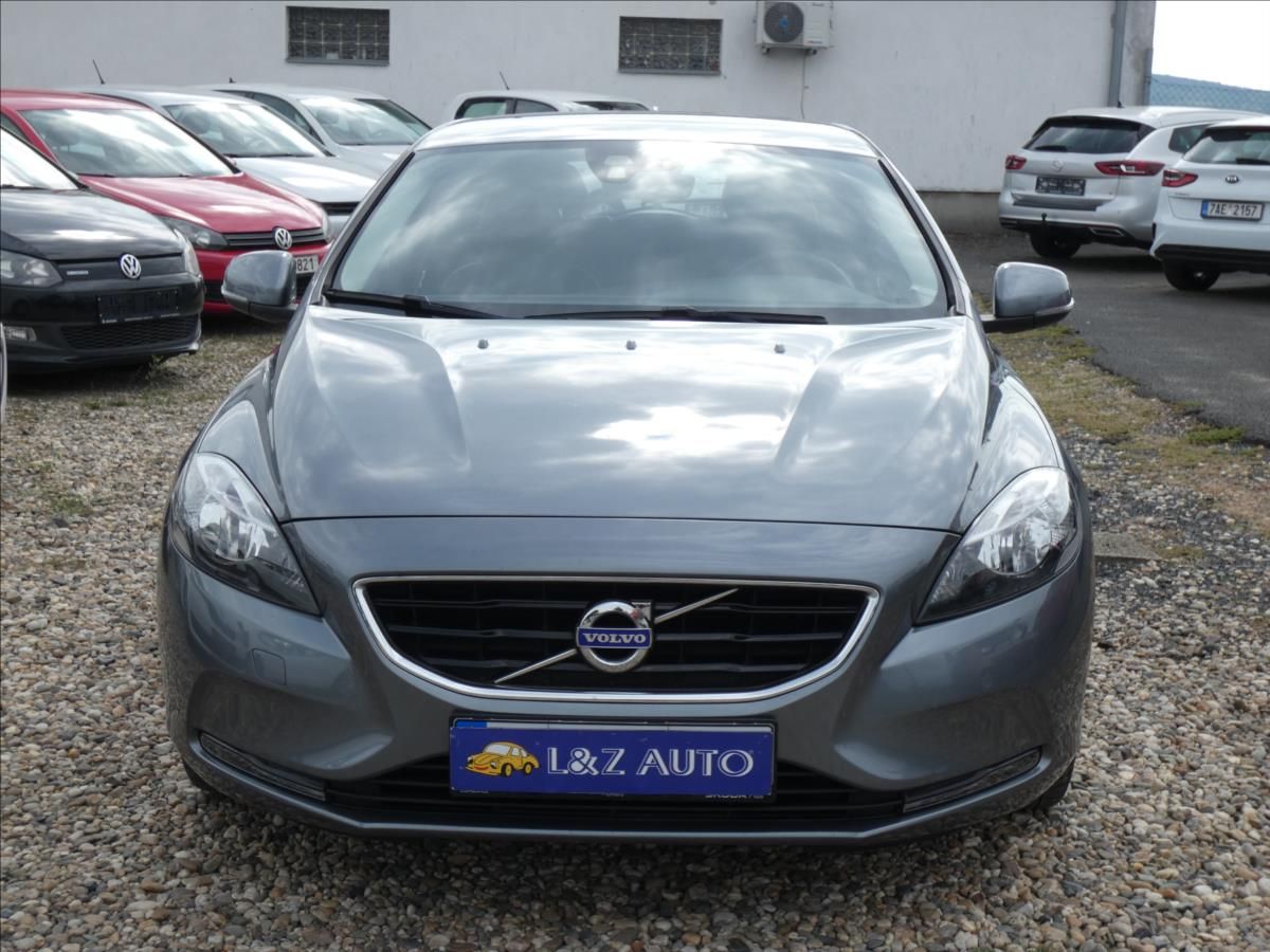 Volvo V40, 2,0 D - fotka 2