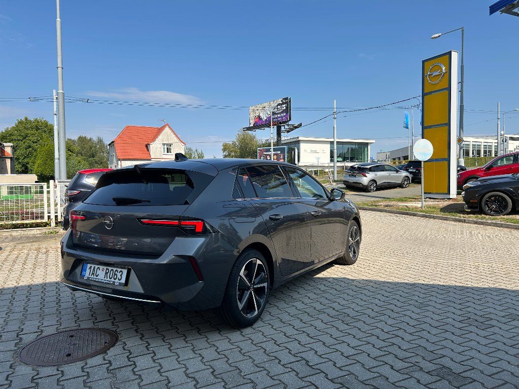 Opel Astra, Elegance 1,2 Turbo 81kW MT6 - fotka 4