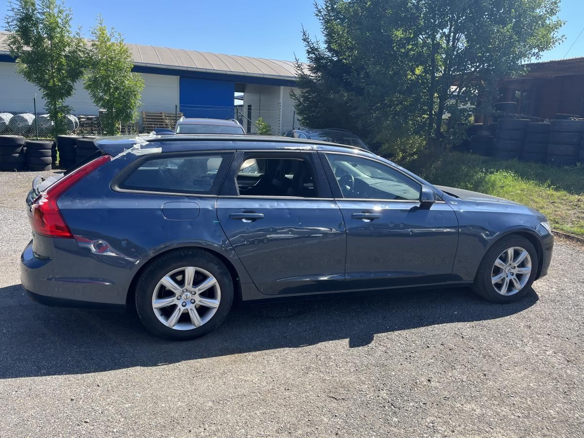 Volvo V90, 2.0 D3 MANUAL PO KROUPÁCH - fotka 6