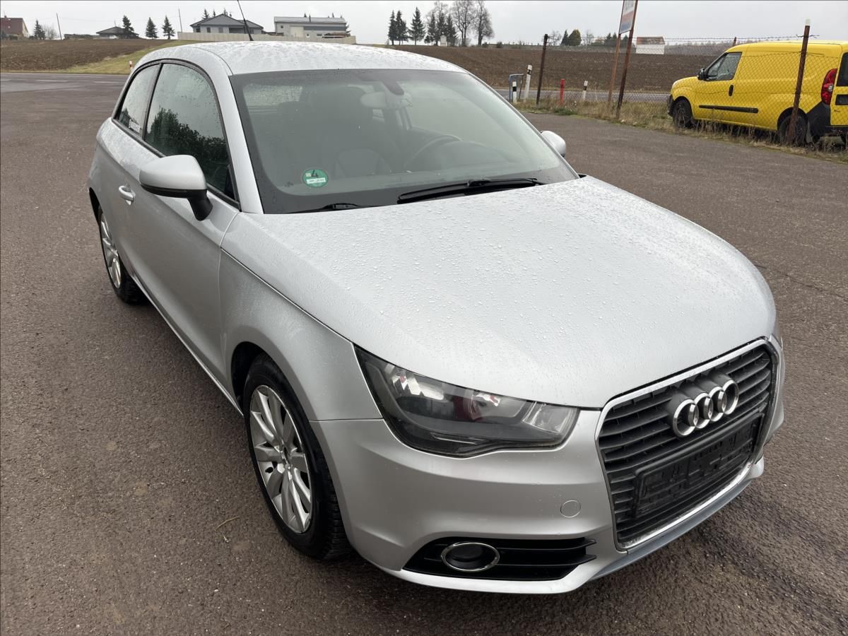 Audi A1, 1,6 TDi KLIMA ROZVODY STK - fotka 3