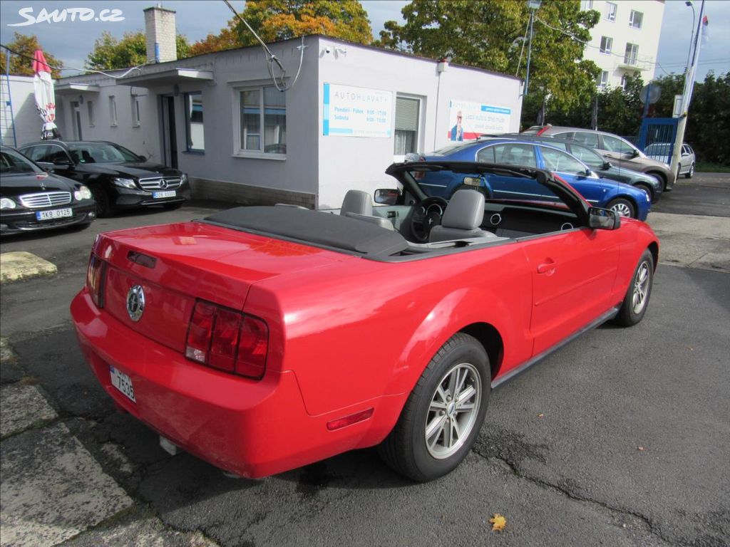 Ford mustang 4 0 v6 157kw sauto cz