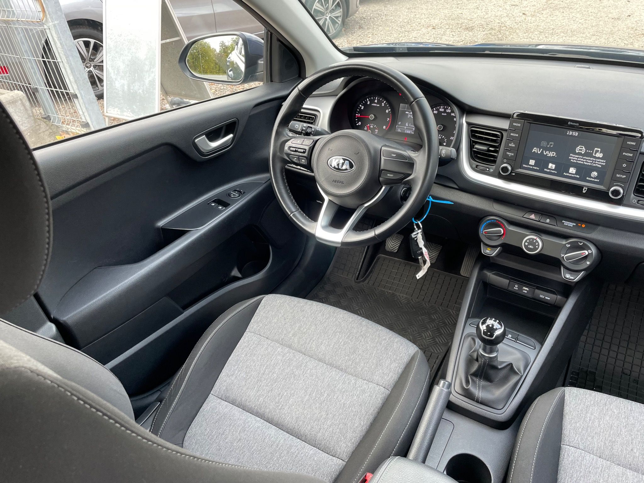 Kia Stonic, 1.25CVVT 62kw koup.ČR Tažné - fotka 2
