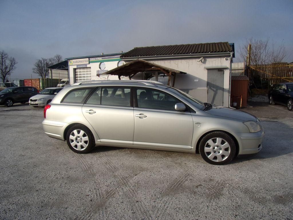 Toyota Avensis, 2,2 D-4D - fotka 4