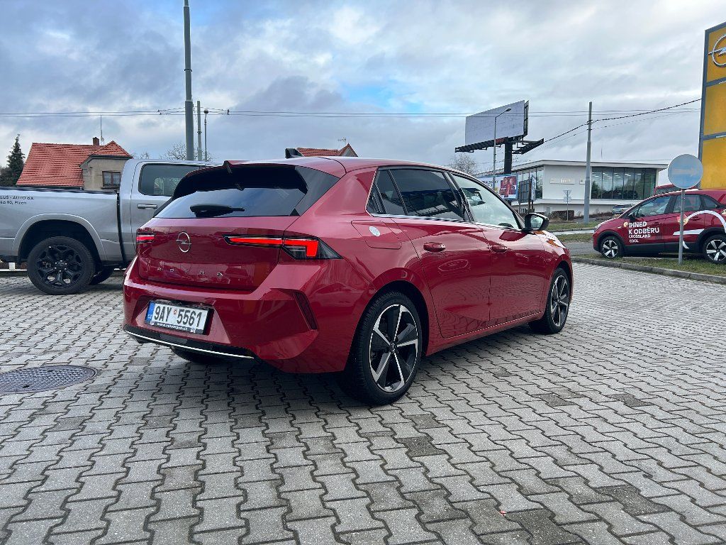 Opel Astra, Elegance 1,2 Turbo 81kW MT6 - fotka 4