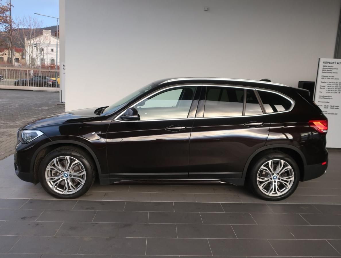 BMW X1, xDrive25e Sport Line - fotka 4