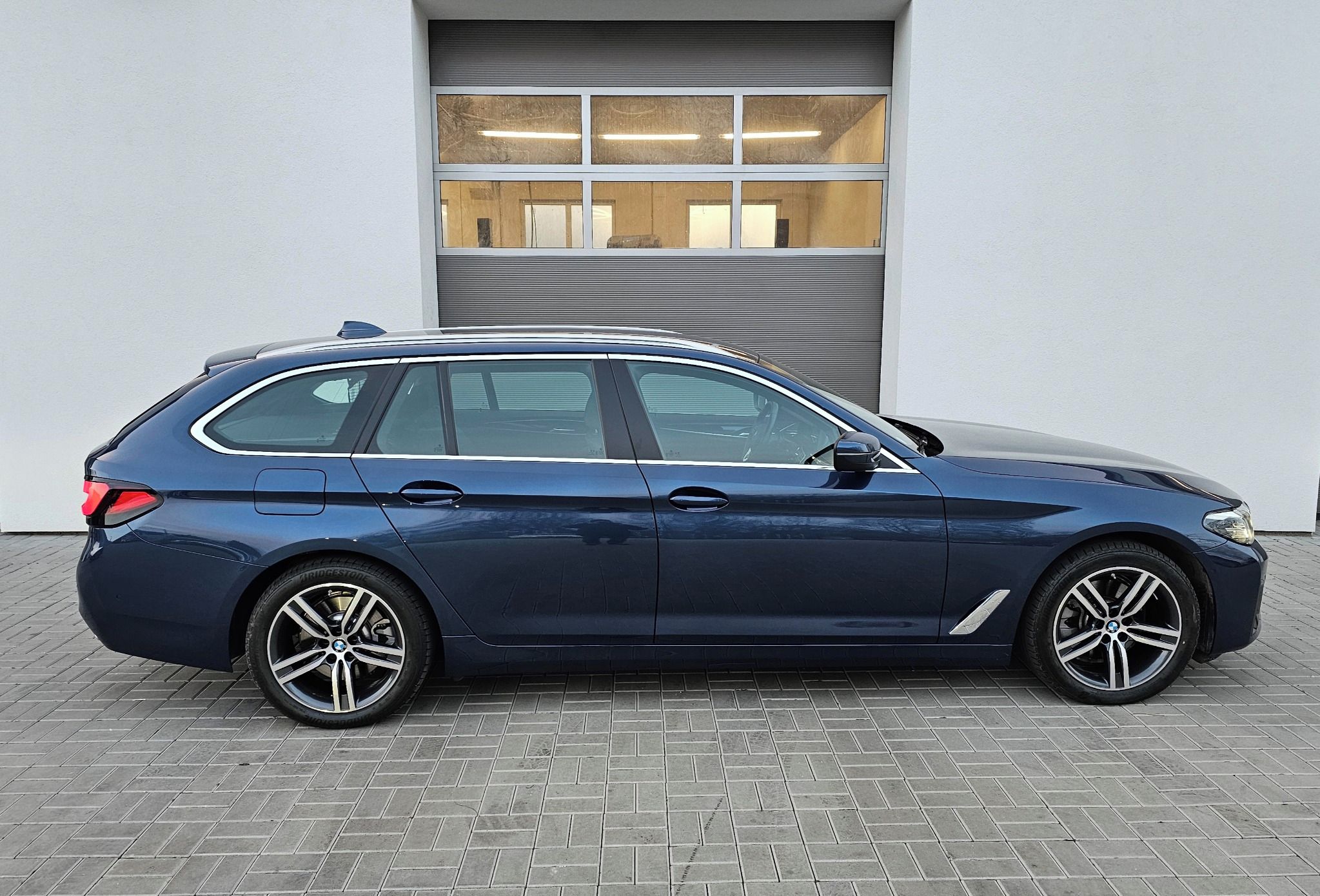 BMW Řada 5, 520d xDrive Touring - fotka 5