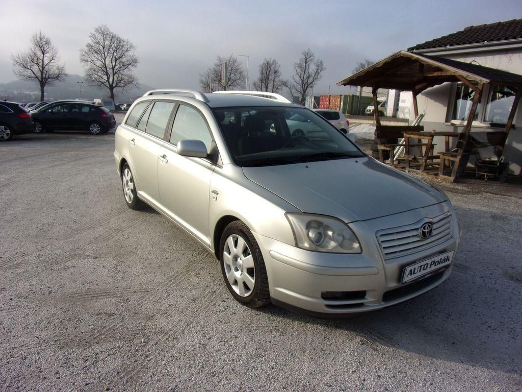 Toyota Avensis, 2,2 D-4D - fotka 3