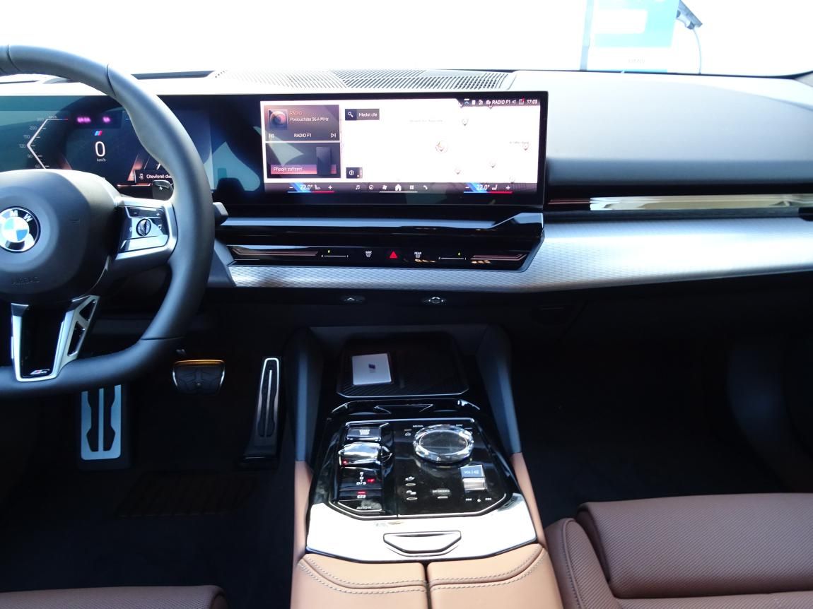 BMW Řada 5, 520d xDrive - fotka 6