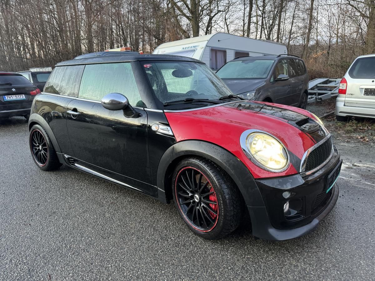 Mini Cooper S, 1.6 JCW 155 kw SERVISKA - fotka 2