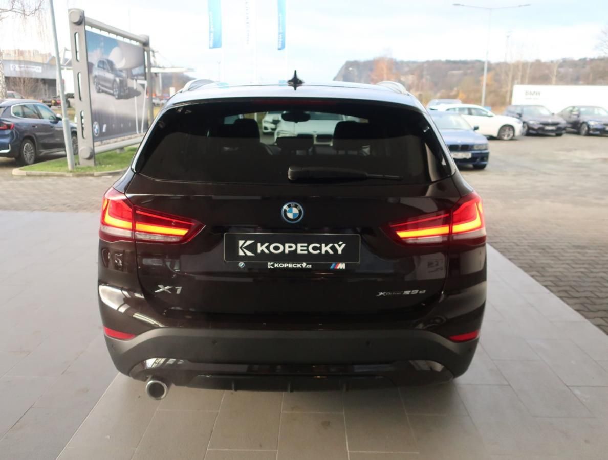 BMW X1, xDrive25e Sport Line - fotka 6