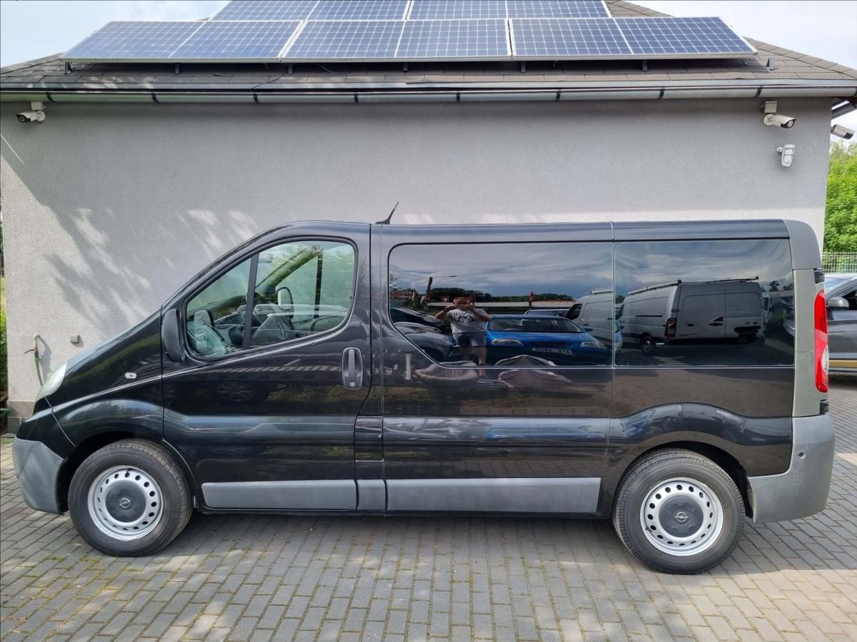 Opel Vivaro, 2,5 DCi 8 Míst Webasto 2xKlima - fotka 3