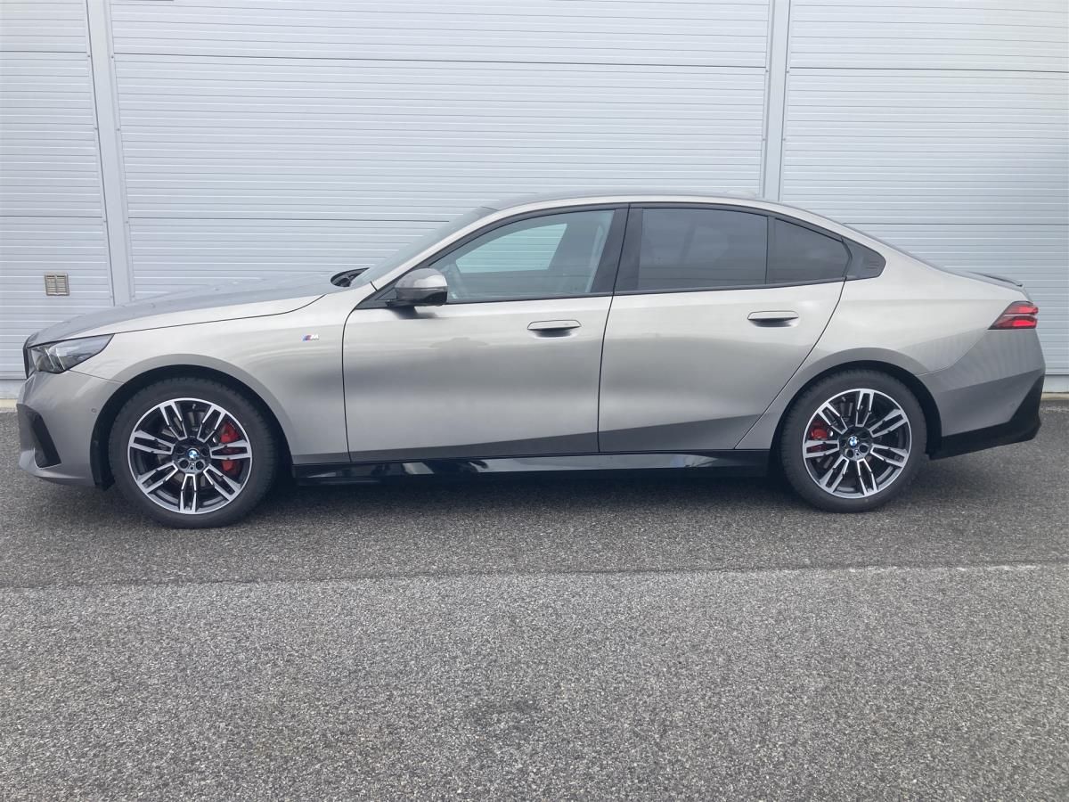 BMW Řada 5, 520d xDrive Sedan - fotka 3