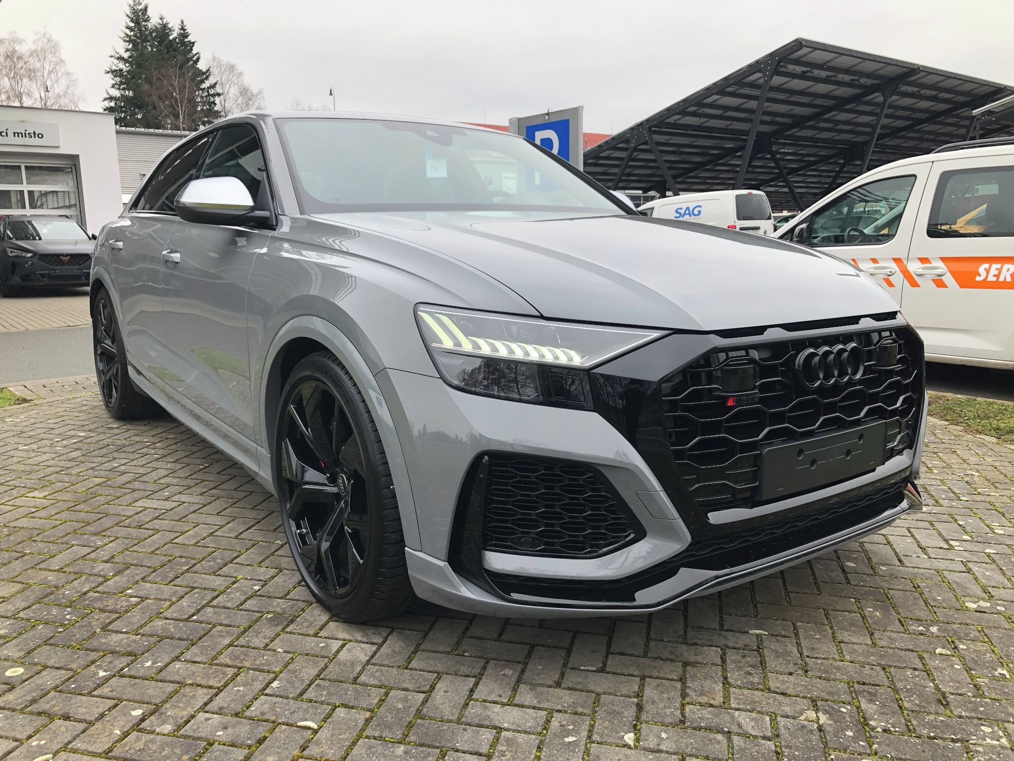 Audi RS Q8, kůže Valcona, Bang Olufsen - fotka 2