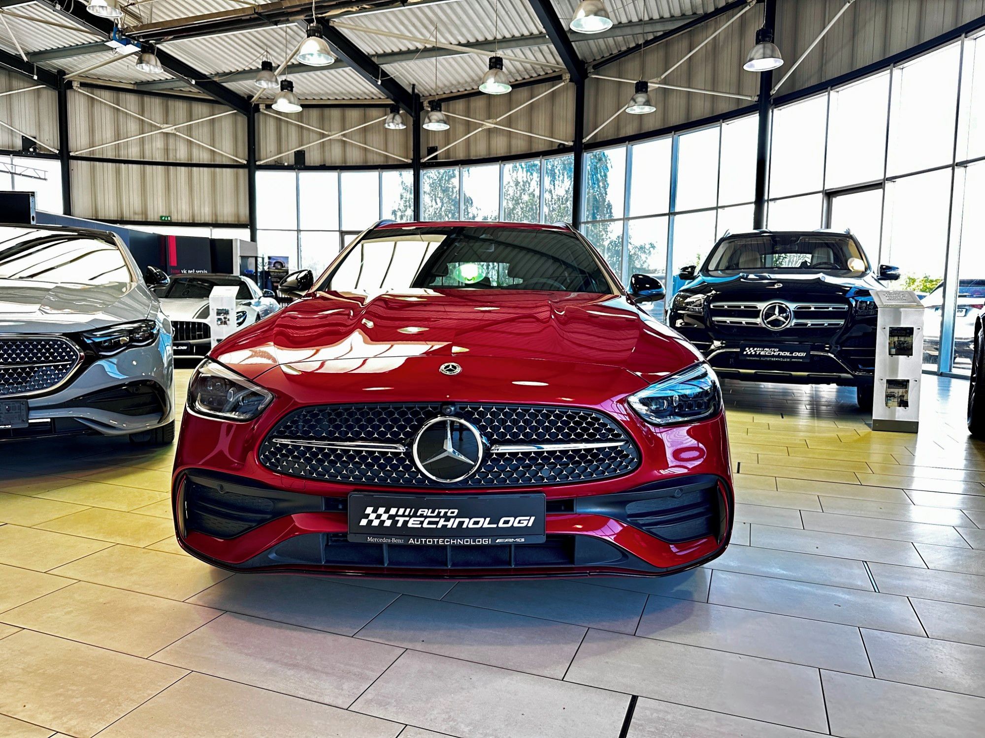 Mercedes-Benz Třídy C, 220 D 4MATIC - fotka 3
