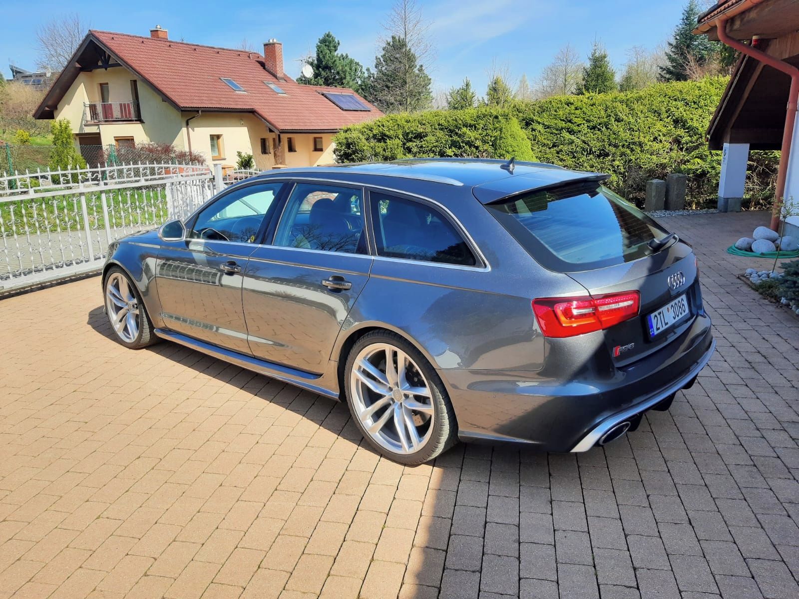 Audi RS6, CERAMIC, B&O, HUD, SOFT CLOSE - fotka 3