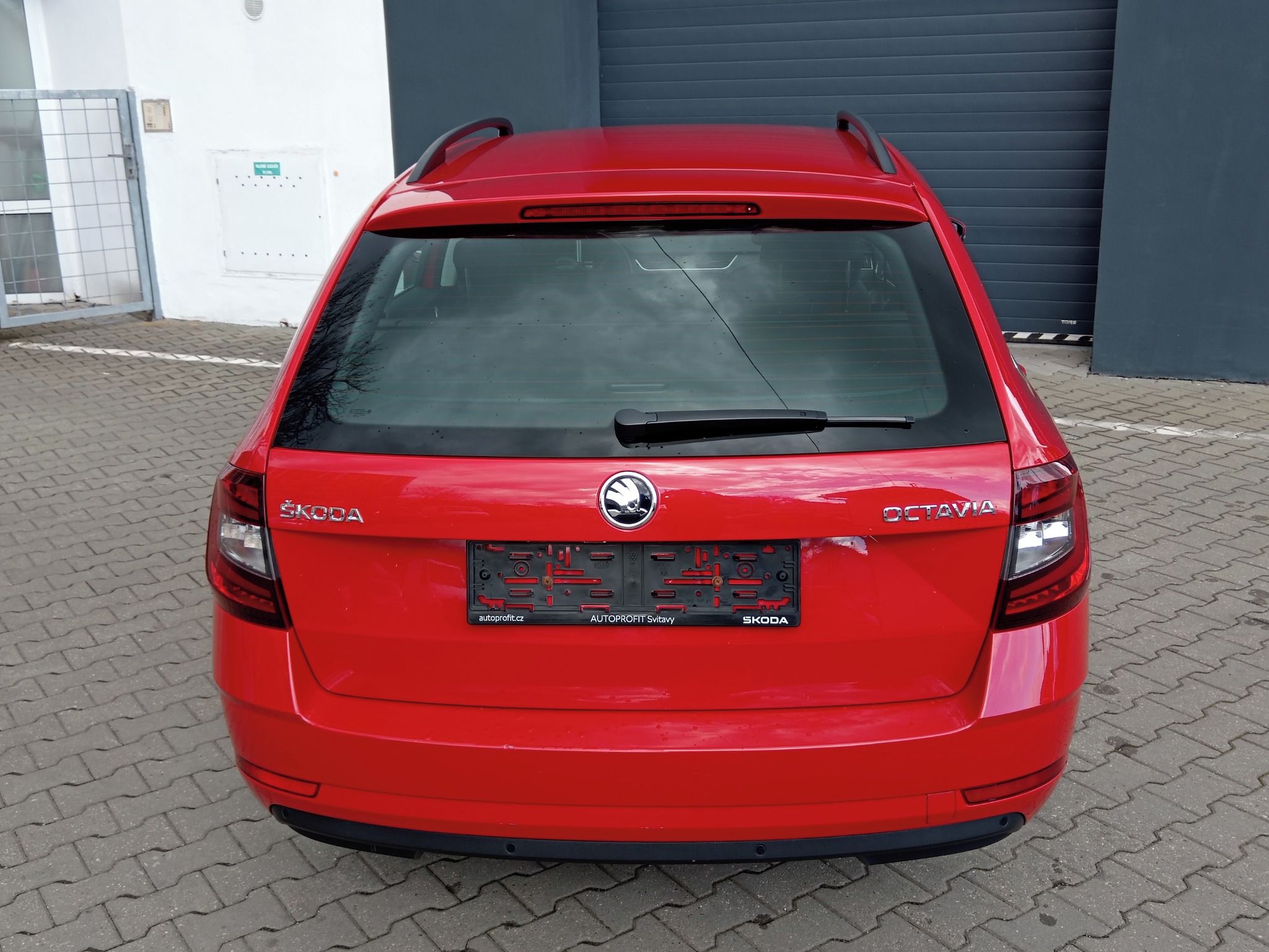 Škoda Octavia, combi 2,0 TDi, Style DSG - fotka 6