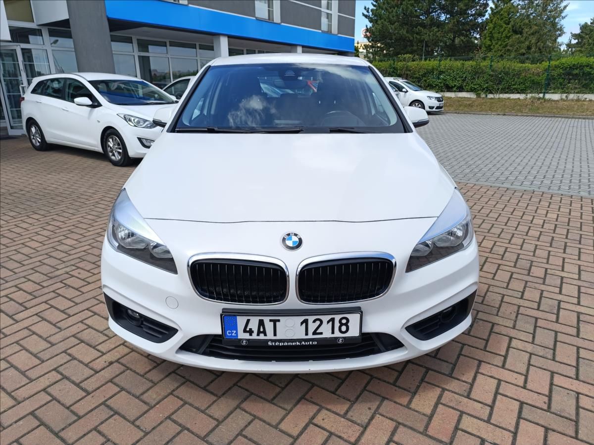 BMW Řada 2, 218i Automat Active tourer - fotka 2