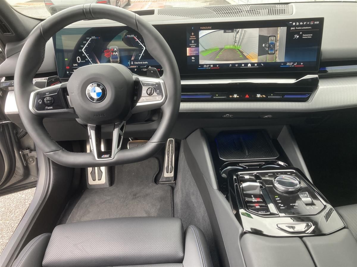 BMW Řada 5, 520d xDrive Sedan - fotka 6