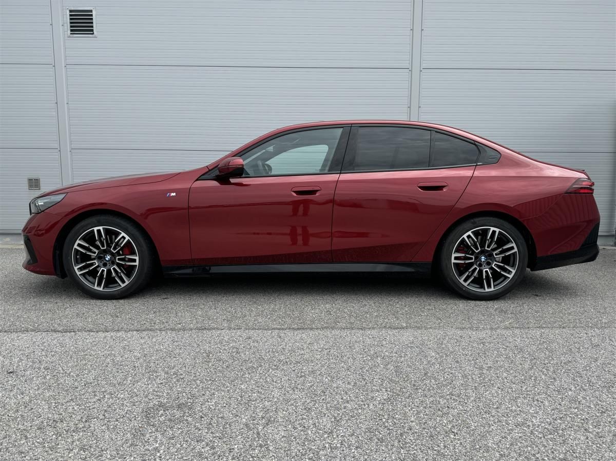 BMW Řada 5, 520d xDrive Sedan - fotka 3