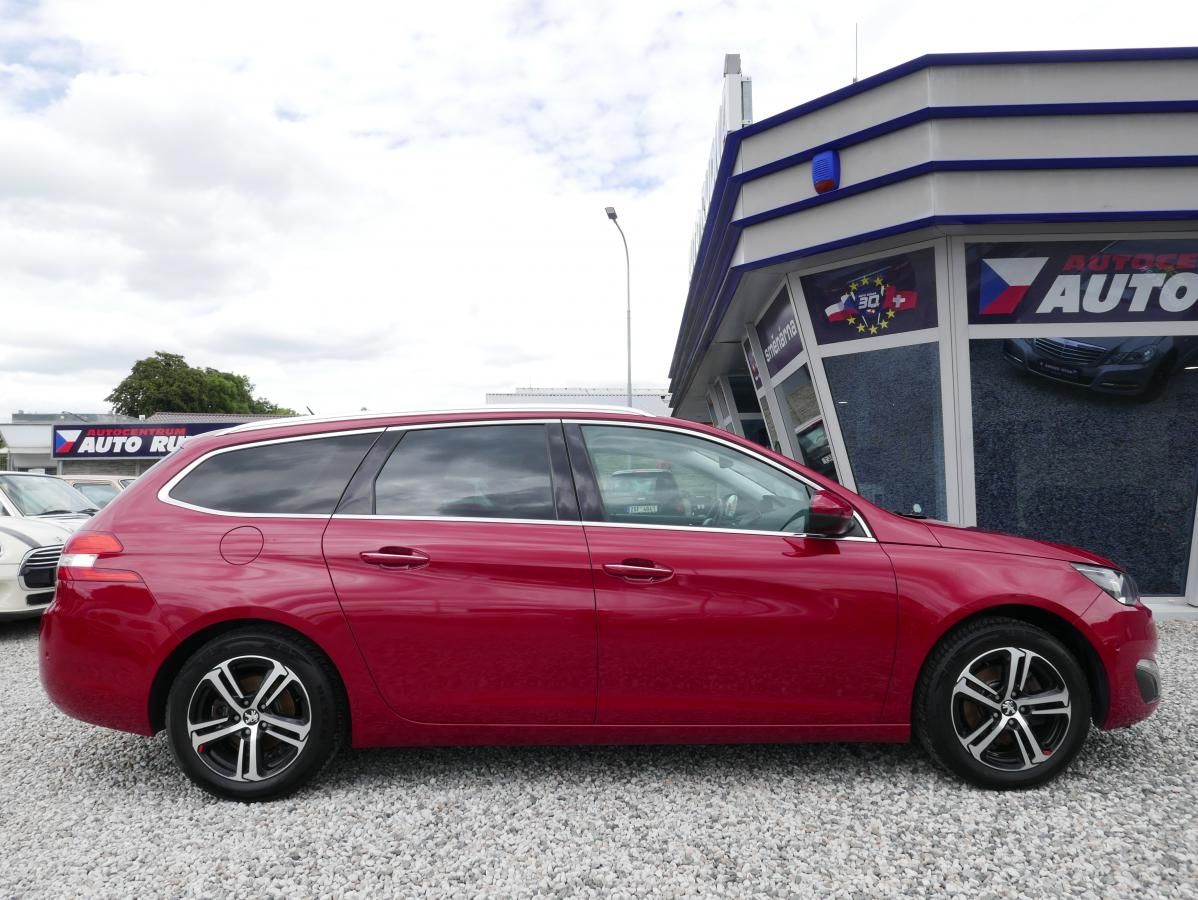 Peugeot 308, 1,2 SW 96kW Automat Nepojízdné - fotka 6