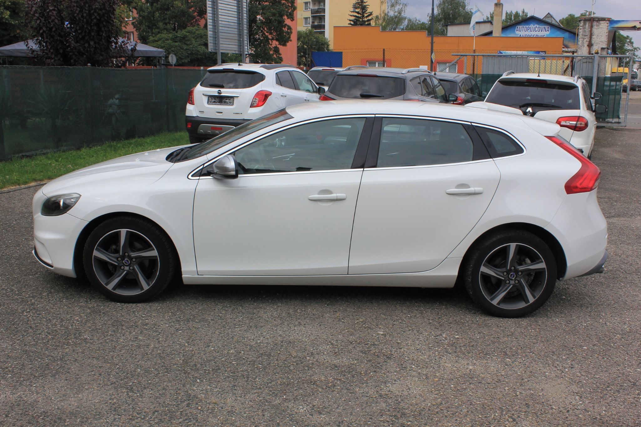 Volvo V40, 1.6D, 84 kW,  R-DESIGN - fotka 4