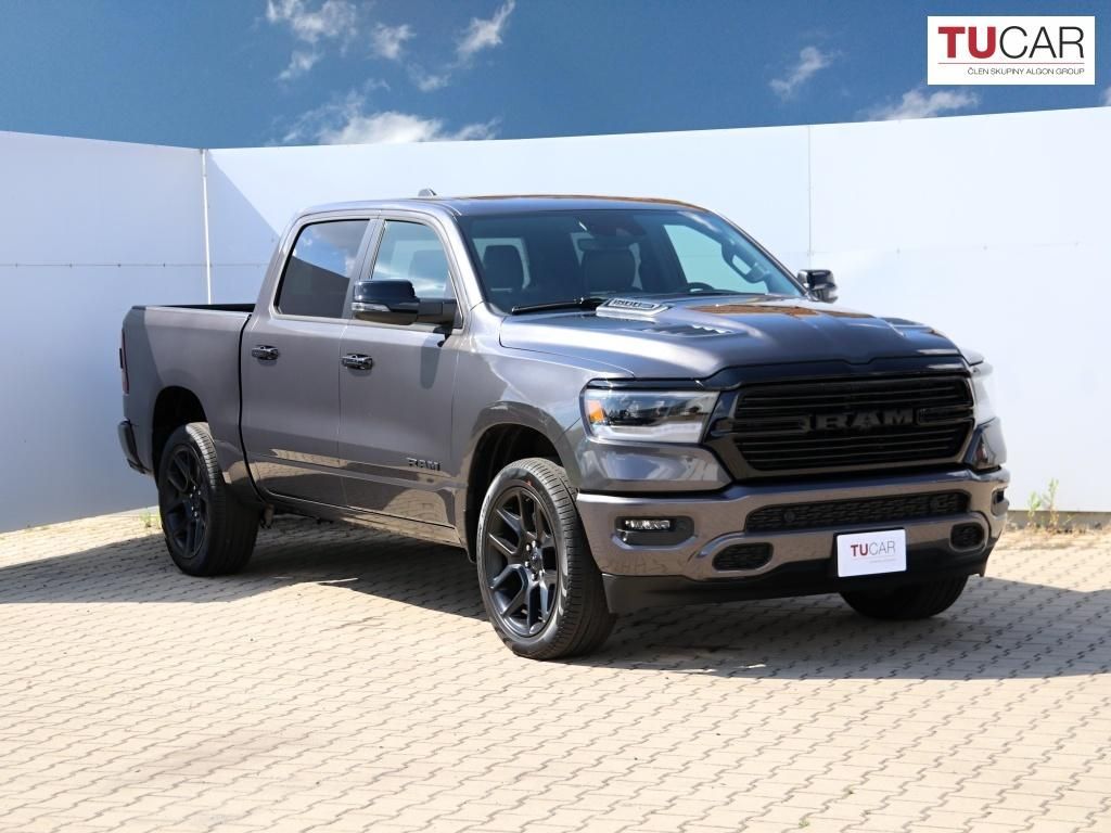 Dodge Ram, 1500 Laramie Night Edition V8