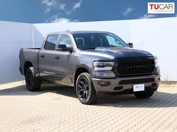 1500 Laramie Night Edition V8