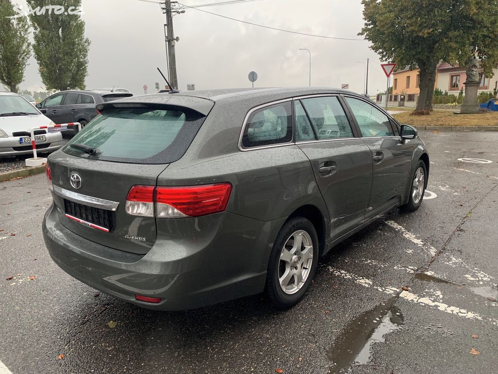 Toyota Avensis, fotka 5