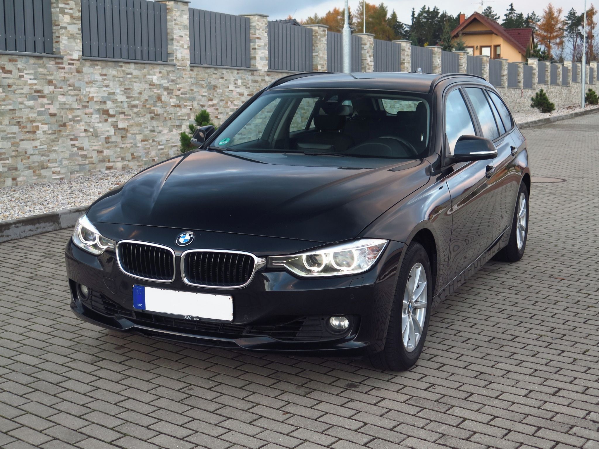 BMW Řada 3, 320i xDrive, Xenon, 4x4 pohon - fotka 2