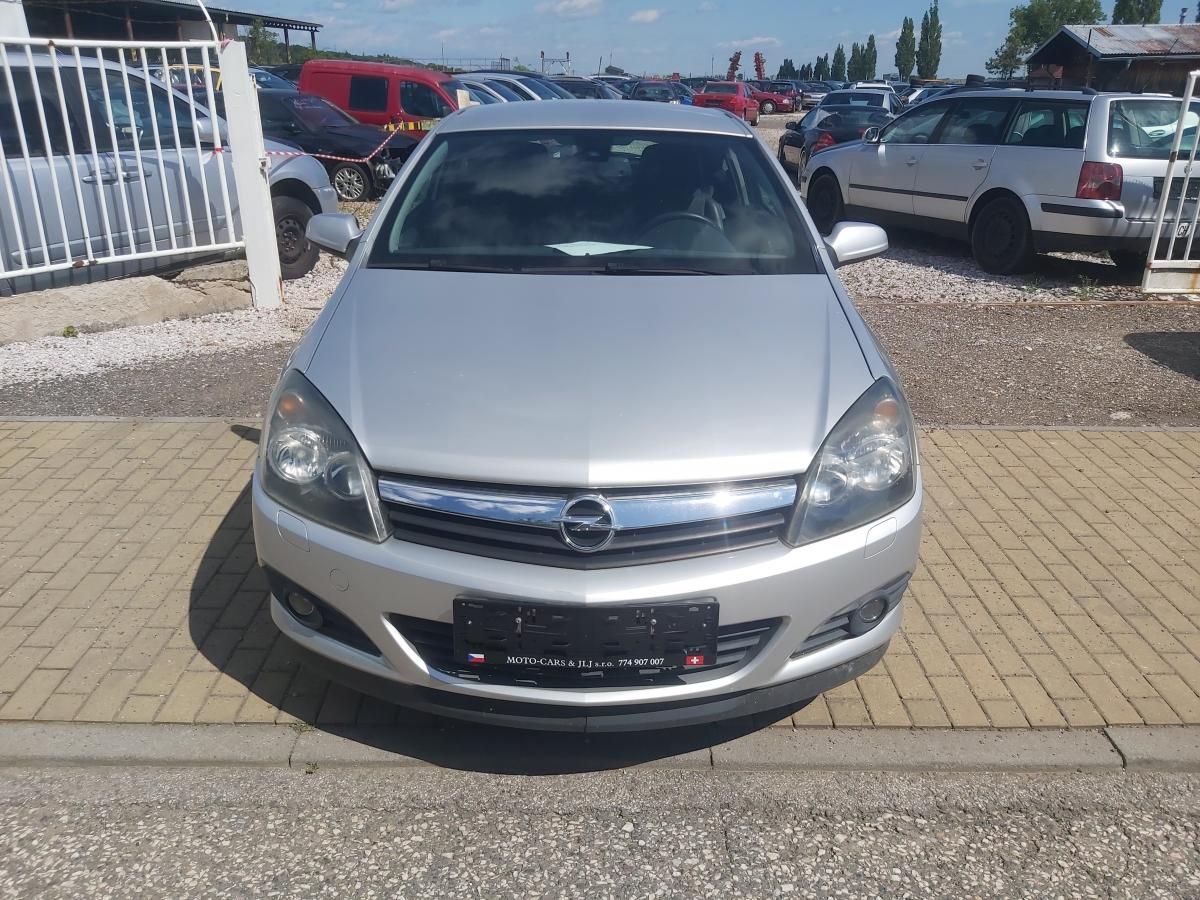 Opel Astra, H 18 GTC - fotka 2