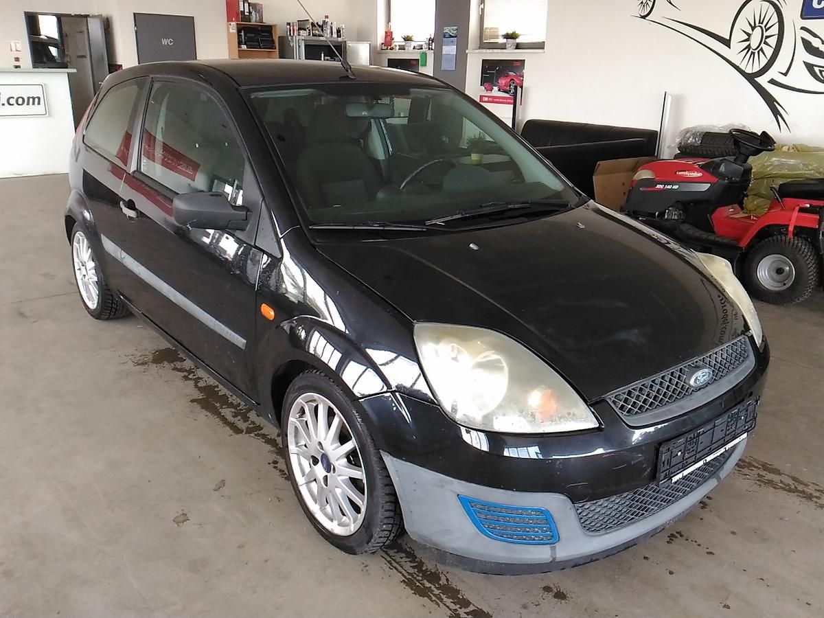 Ford Fiesta, 1,3I,51KW,KLIMA,ALU,CD,SER.KN - fotka 4