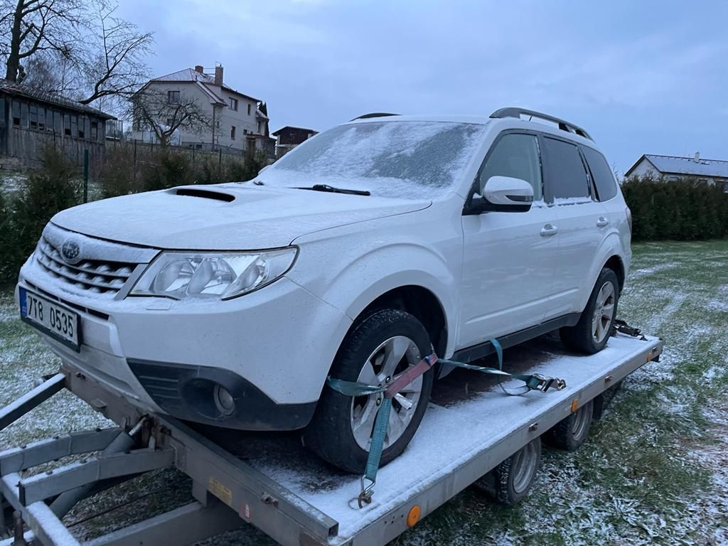Subaru Forester, Sákne olej z motoru unik - fotka 2